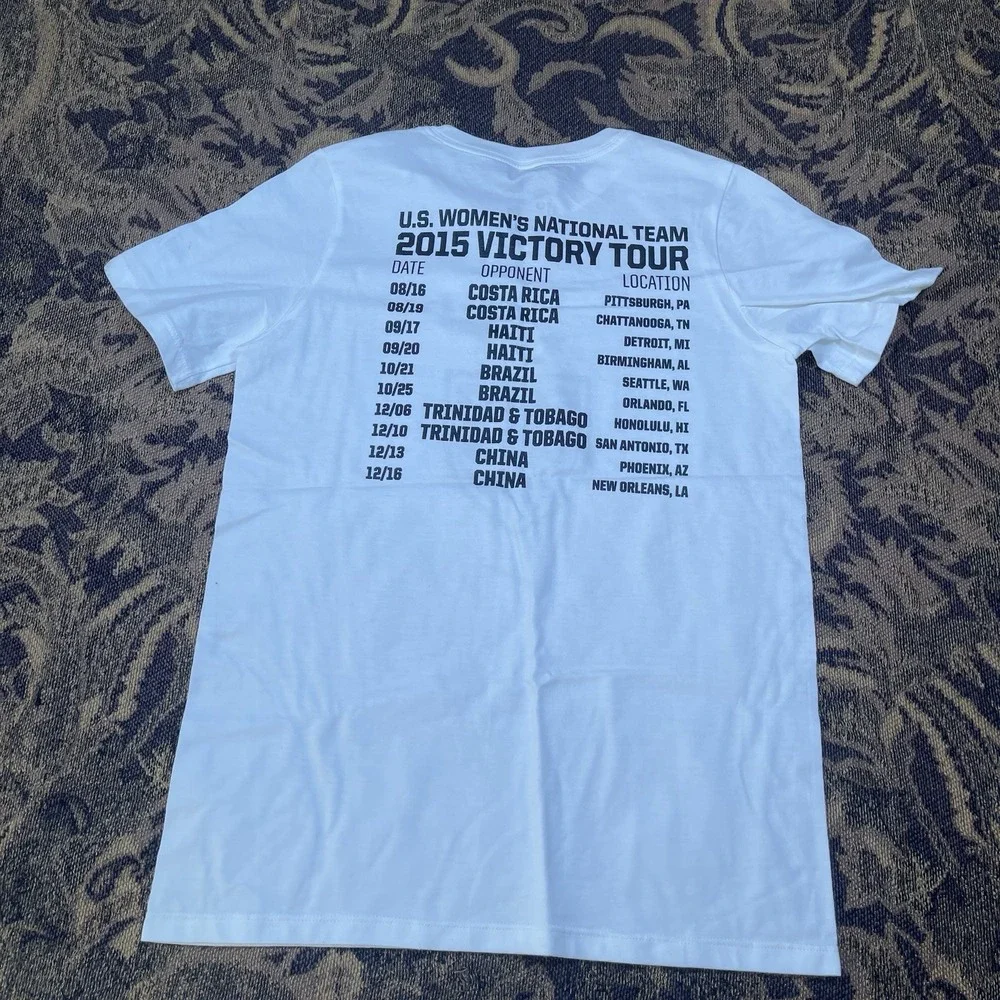Nike T-Shirt Womans USA Soccer 2015 Victory Logo Youth Size Medium New Marks